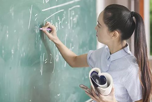  為什么四川教師資格證越來越難考，考的人卻只增不減？